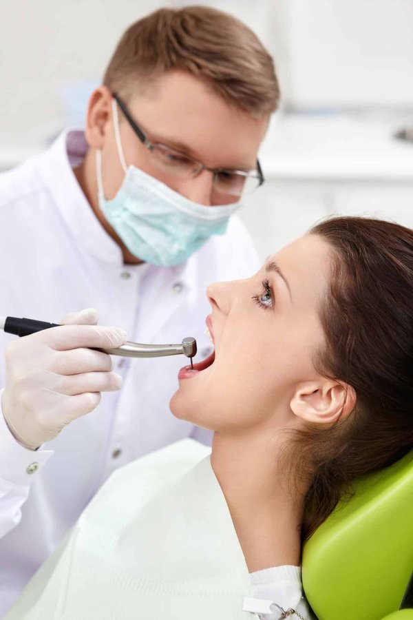 Prestations d'un dentiste : combien cela coûte ?